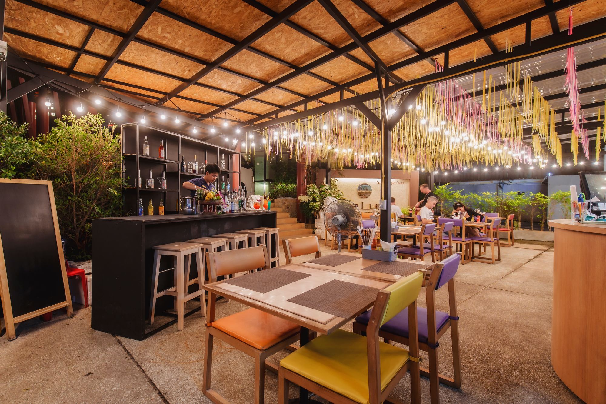 Baanchan Restaurant evening