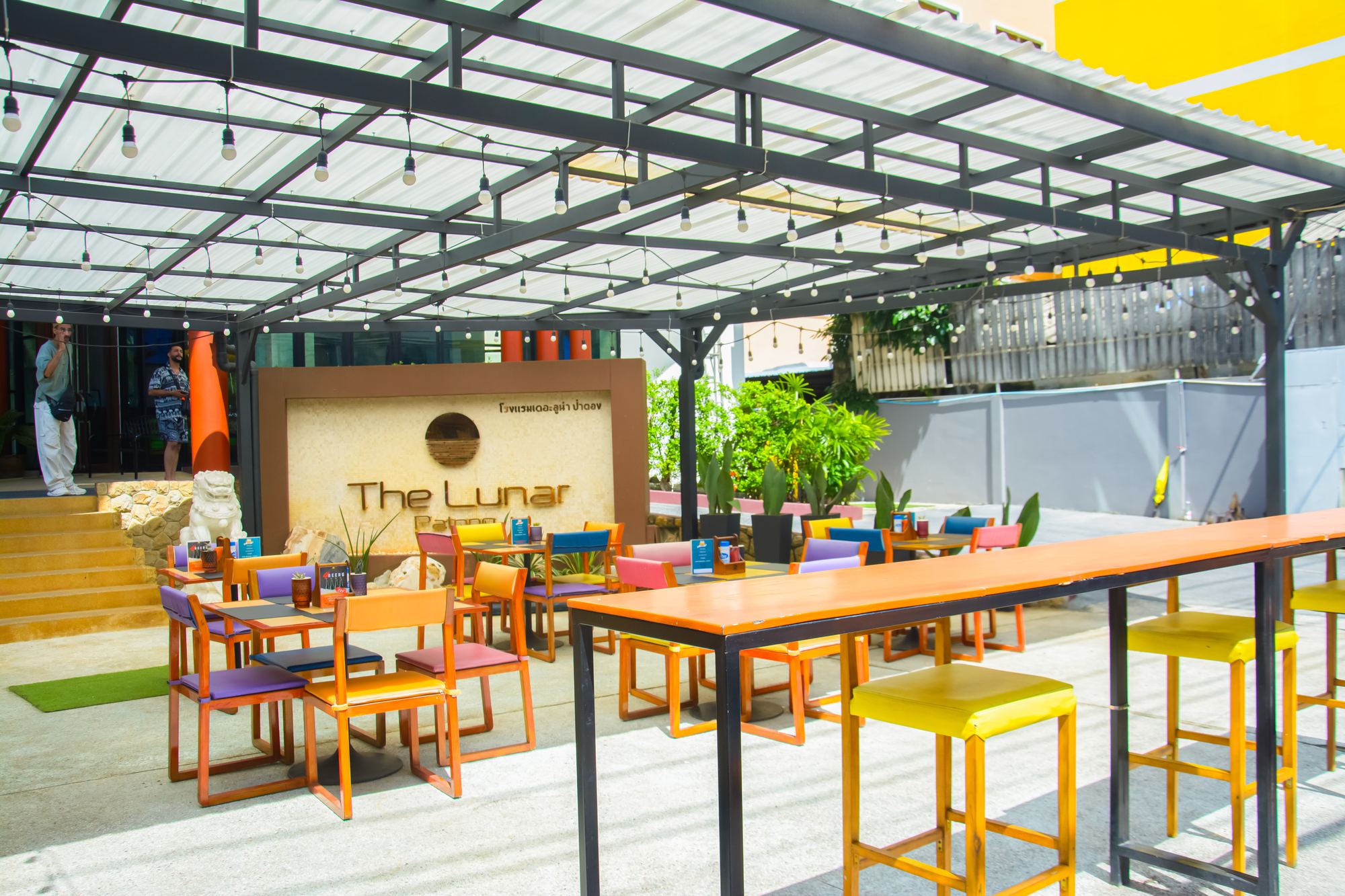 Baanchan Restaurant bar service