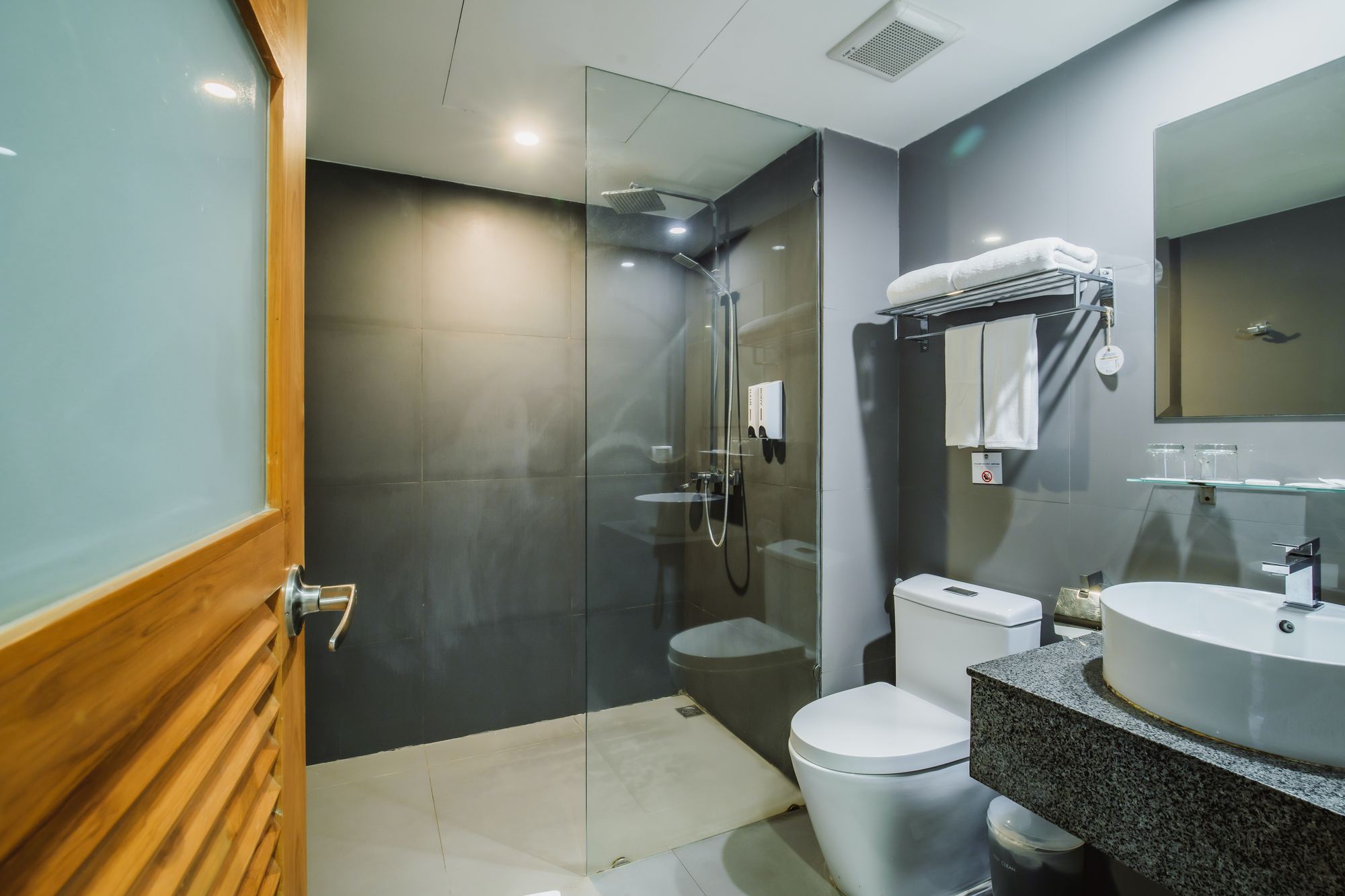 Connecting Room Bathroom