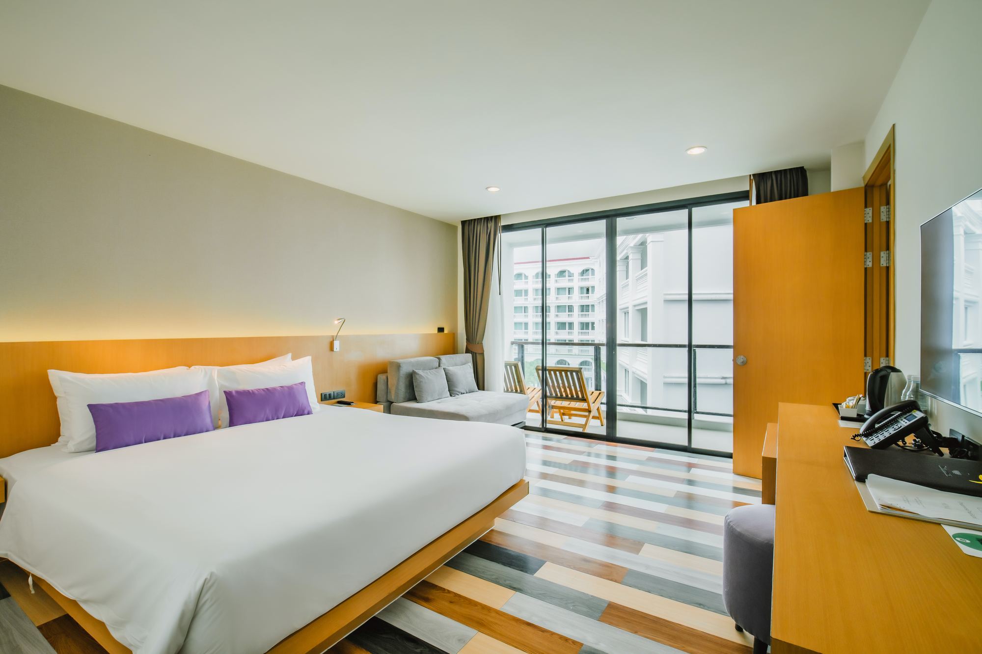 Connecting Room