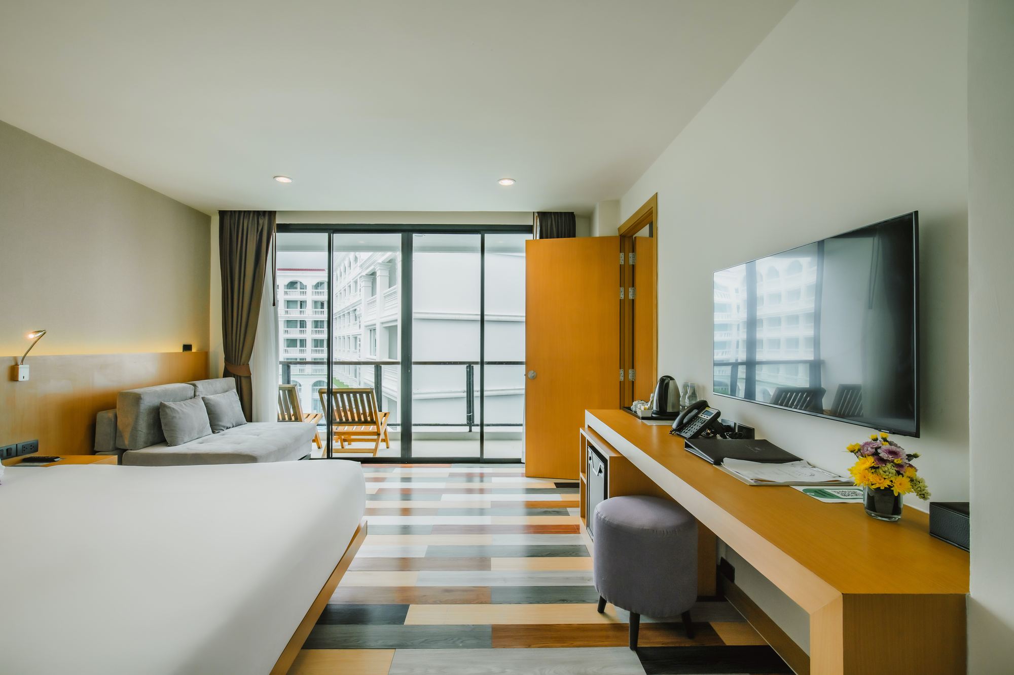 Connecting Room